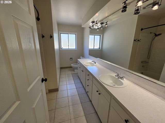 10016 Se 11TH St, Vancouver, WA 98664
