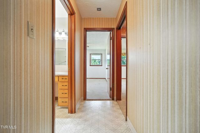 1201 Gray Station Road, Gray, TN 37615