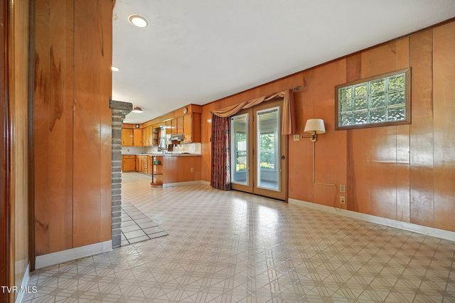 1201 Gray Station Road, Gray, TN 37615