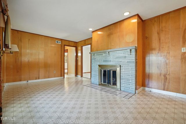 1201 Gray Station Road, Gray, TN 37615