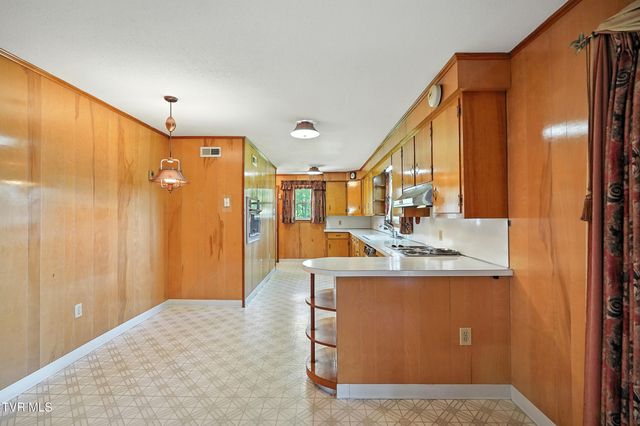 1201 Gray Station Road, Gray, TN 37615