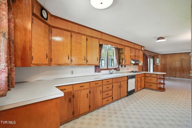 1201 Gray Station Road, Gray, TN 37615