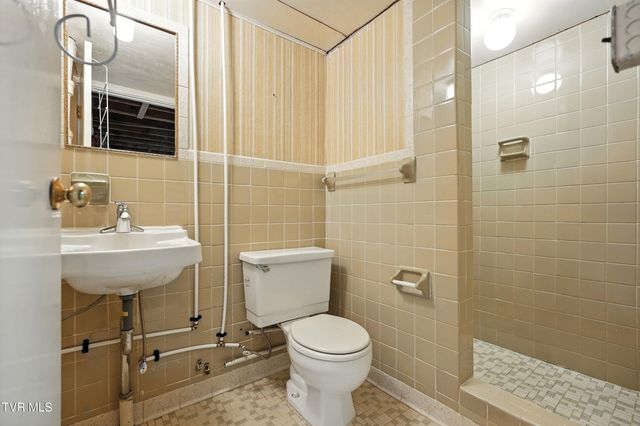 1201 Gray Station Road, Gray, TN 37615