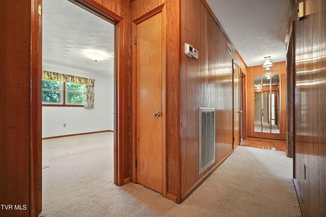 1201 Gray Station Road, Gray, TN 37615