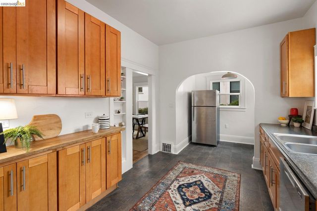 2633 Regent St, Berkeley, CA 94704