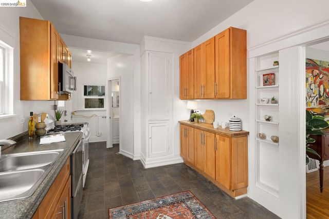 2633 Regent St, Berkeley, CA 94704