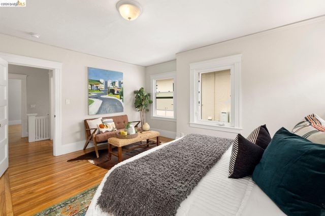 2633 Regent St, Berkeley, CA 94704