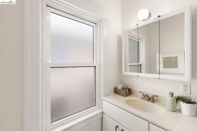 2633 Regent St, Berkeley, CA 94704