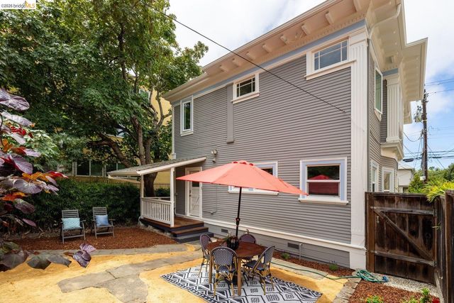 2633 Regent St, Berkeley, CA 94704