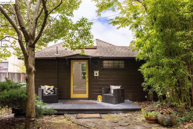 2633 Regent St, Berkeley, CA 94704