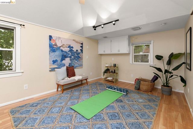 2633 Regent St, Berkeley, CA 94704