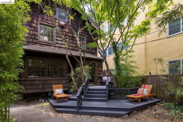 2633 Regent St, Berkeley, CA 94704