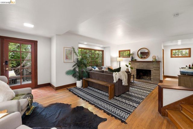 2633 Regent St, Berkeley, CA 94704