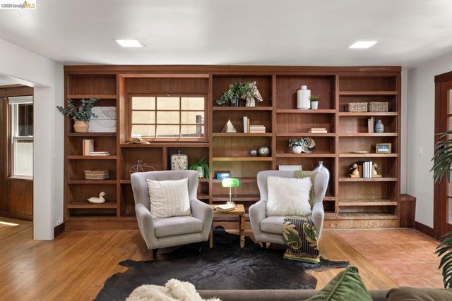2633 Regent St, Berkeley, CA 94704