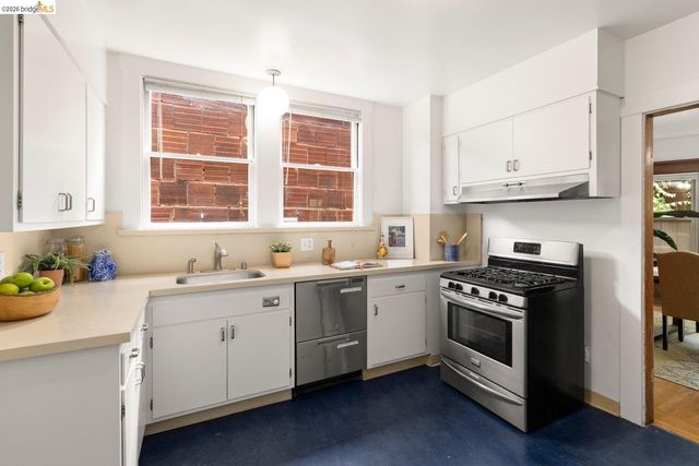 2633 Regent St, Berkeley, CA 94704