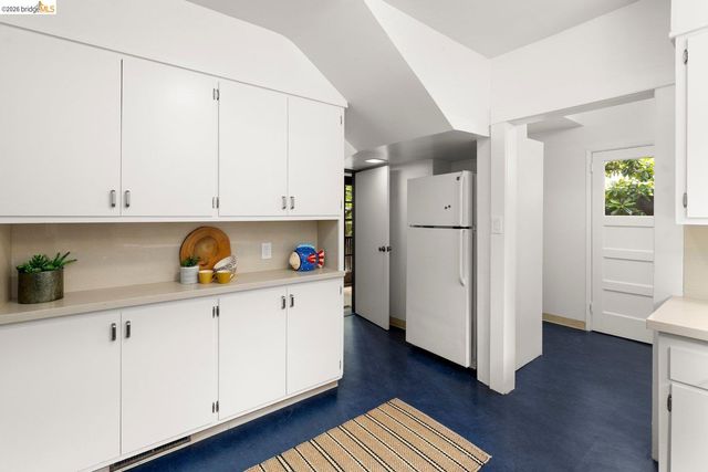 2633 Regent St, Berkeley, CA 94704