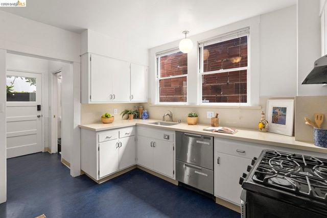 2633 Regent St, Berkeley, CA 94704