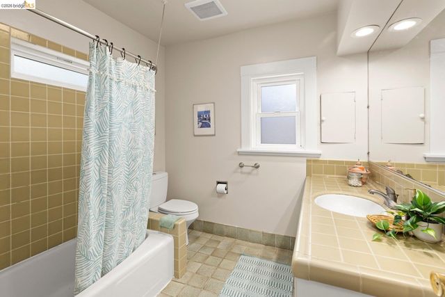 2633 Regent St, Berkeley, CA 94704