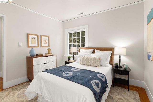 2633 Regent St, Berkeley, CA 94704