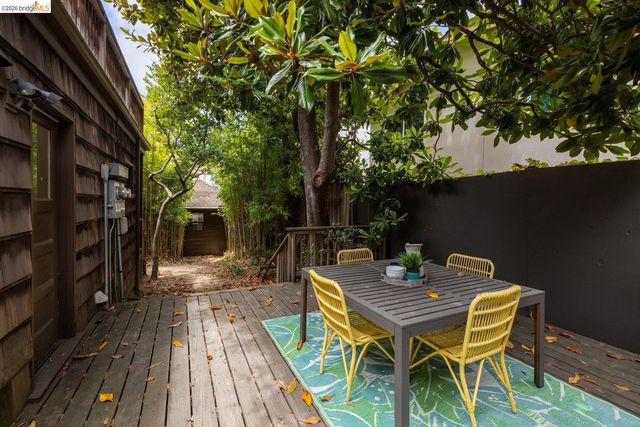 2633 Regent St, Berkeley, CA 94704