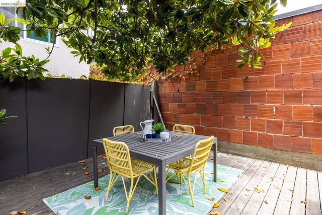 2633 Regent St, Berkeley, CA 94704