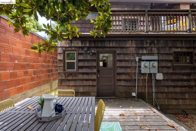 2633 Regent St, Berkeley, CA 94704