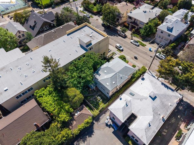 2633 Regent St, Berkeley, CA 94704