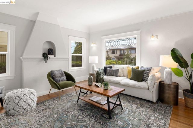 2633 Regent St, Berkeley, CA 94704