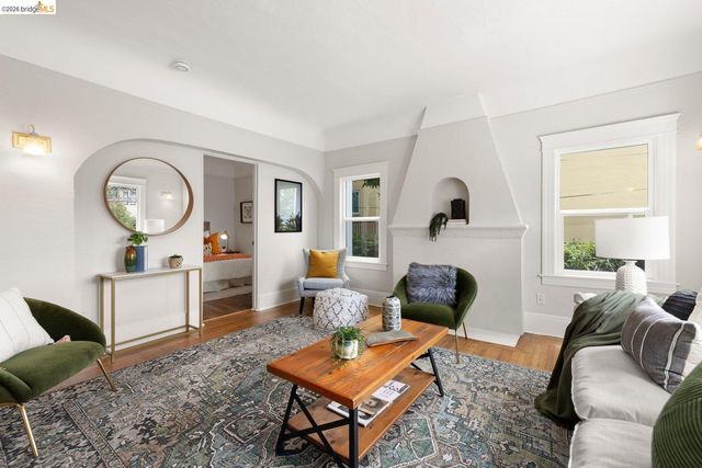 2633 Regent St, Berkeley, CA 94704