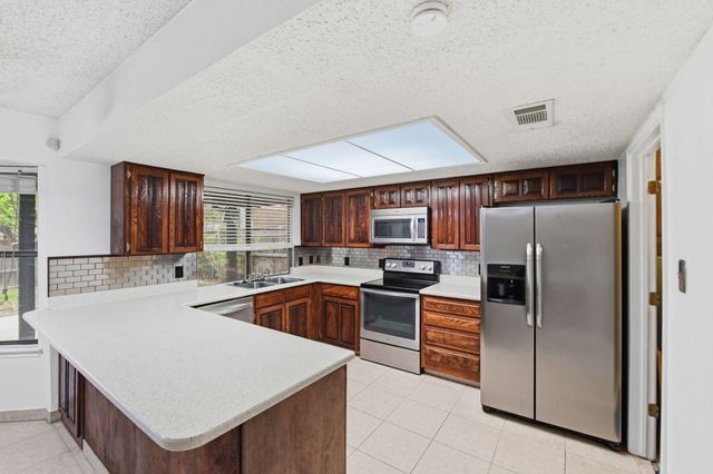 3021 Mossy Oak Lane, Bedford, TX 76021