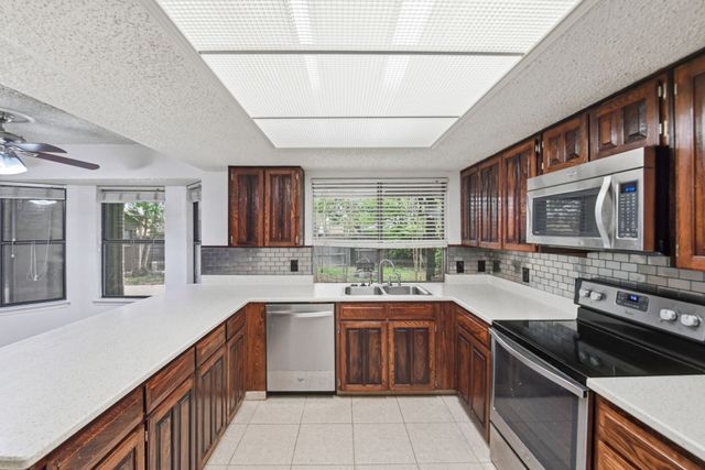 3021 Mossy Oak Lane, Bedford, TX 76021