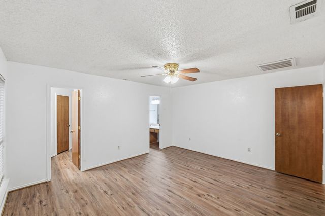 3021 Mossy Oak Lane, Bedford, TX 76021