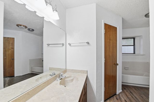 3021 Mossy Oak Lane, Bedford, TX 76021