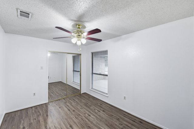 3021 Mossy Oak Lane, Bedford, TX 76021