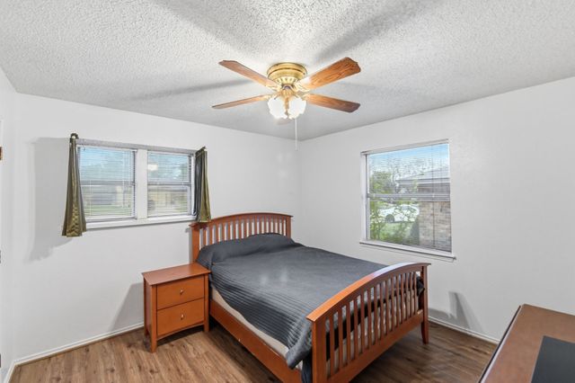 3021 Mossy Oak Lane, Bedford, TX 76021