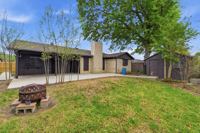 3021 Mossy Oak Lane, Bedford, TX 76021