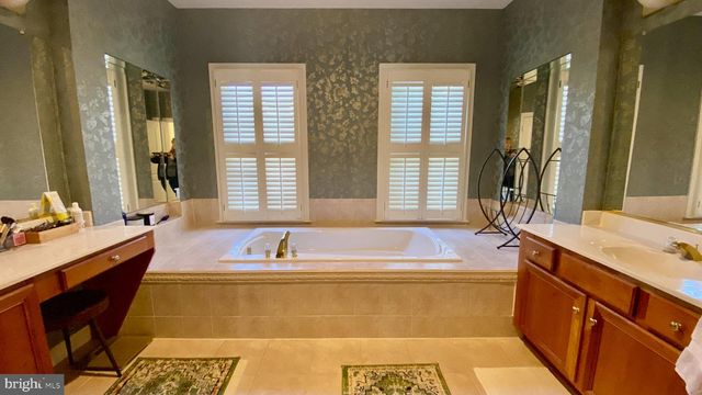 7449 CARRIAGE HILLS DR, Mclean, VA 22102
