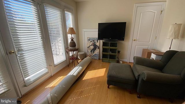 7449 CARRIAGE HILLS DR, Mclean, VA 22102