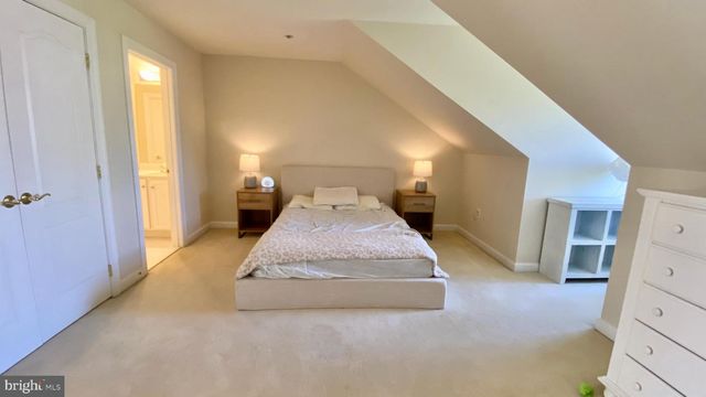 7449 CARRIAGE HILLS DR, Mclean, VA 22102