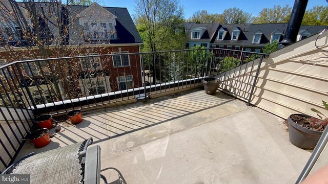 7449 CARRIAGE HILLS DR, Mclean, VA 22102
