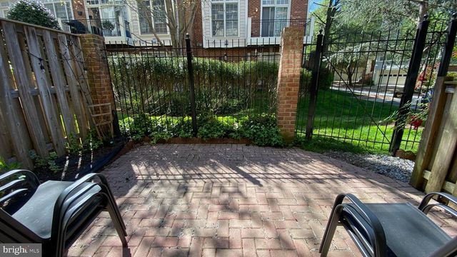 7449 CARRIAGE HILLS DR, Mclean, VA 22102