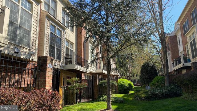 7449 CARRIAGE HILLS DR, Mclean, VA 22102