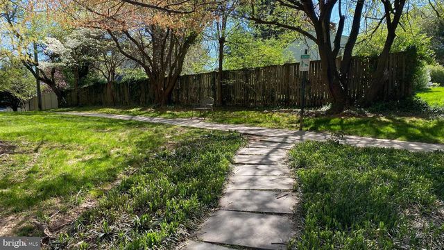 7449 CARRIAGE HILLS DR, Mclean, VA 22102