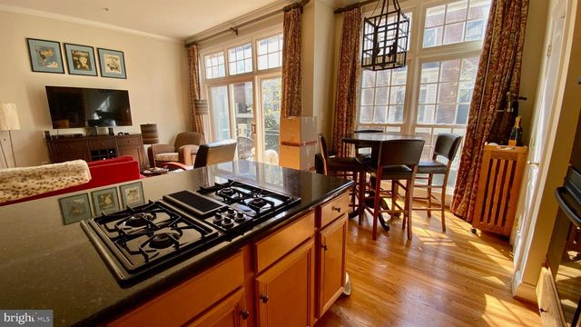 7449 CARRIAGE HILLS DR, Mclean, VA 22102