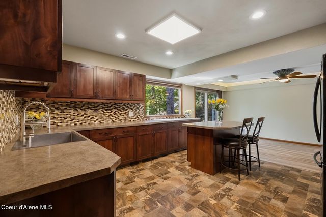 1023 N Crestline Dr, Coeur D'alene, ID 83814