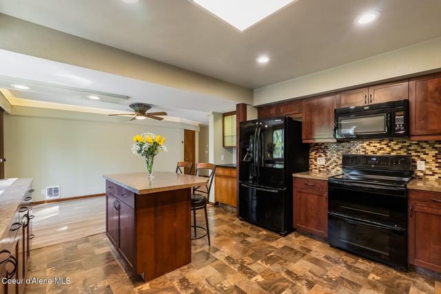 1023 N Crestline Dr, Coeur D'alene, ID 83814