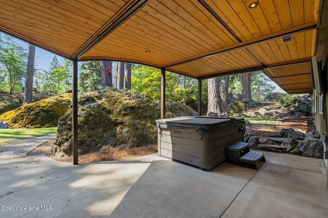 1023 N Crestline Dr, Coeur D'alene, ID 83814