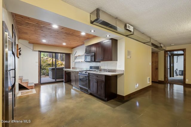 1023 N Crestline Dr, Coeur D'alene, ID 83814