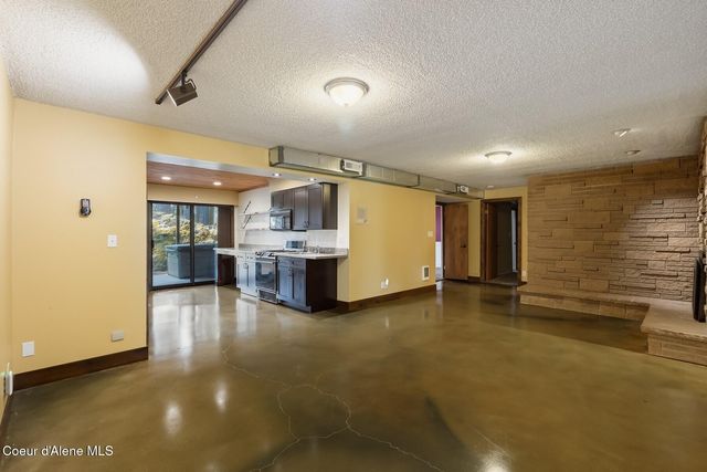 1023 N Crestline Dr, Coeur D'alene, ID 83814