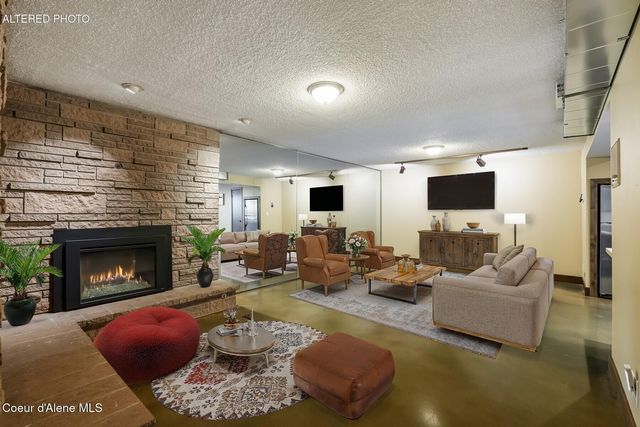 1023 N Crestline Dr, Coeur D'alene, ID 83814